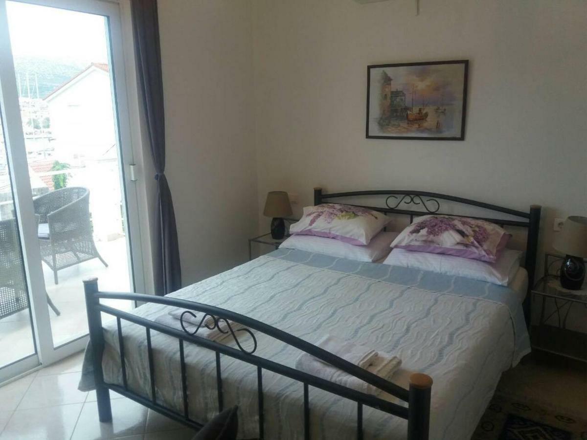 Villa Espero โตรกีร์ ภายนอก รูปภาพ